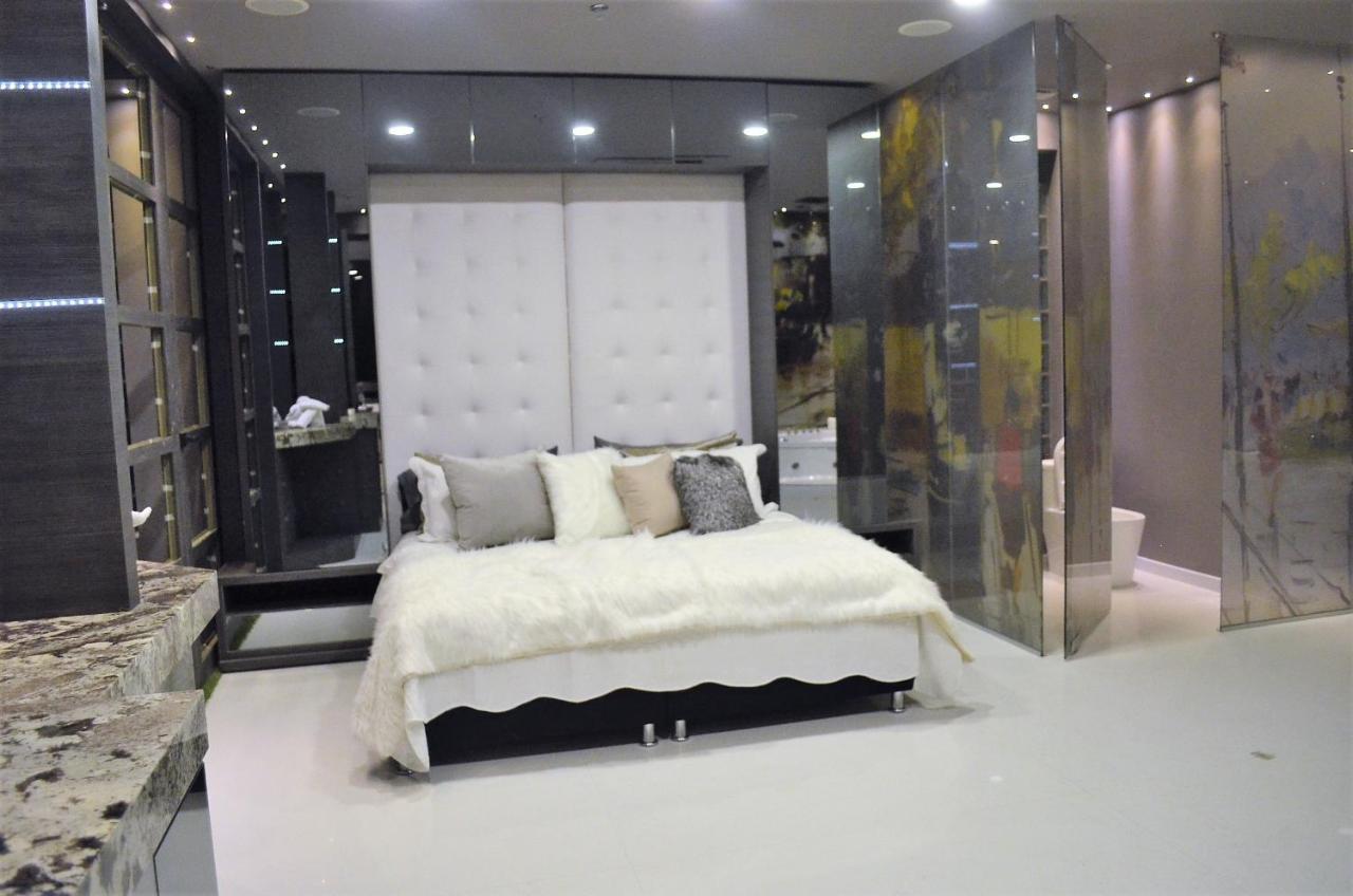 Hotel Paris Luxury Suites Medellín Habitación foto